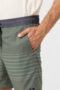 Shorts^O'Neill Perform Light Lined Elastic Waist 17