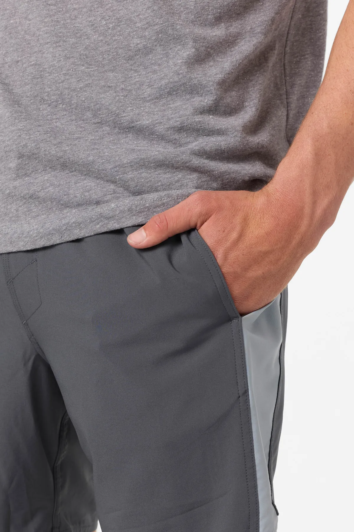 Shorts^O'Neill Perform Light Tech Panel Lined Elastic Waist 17" Hybrid Shorts - | graphite