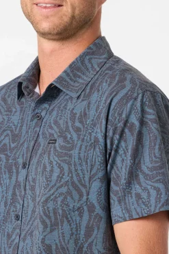 New Arrivals^O'Neill TRVLR UPF Traverse Standard Fit Shirt dark shadow